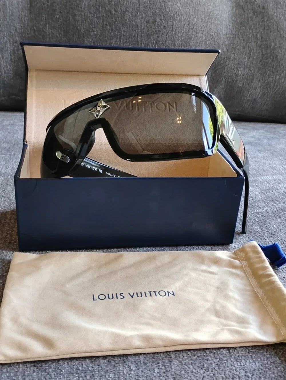 LOUIS VUITTON Cyclone Sport Mask Sunglasses 